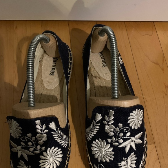 Soludos, Espadrille, Black wi/ Off White Hand Embroidered Detail - Picture 3 of 6